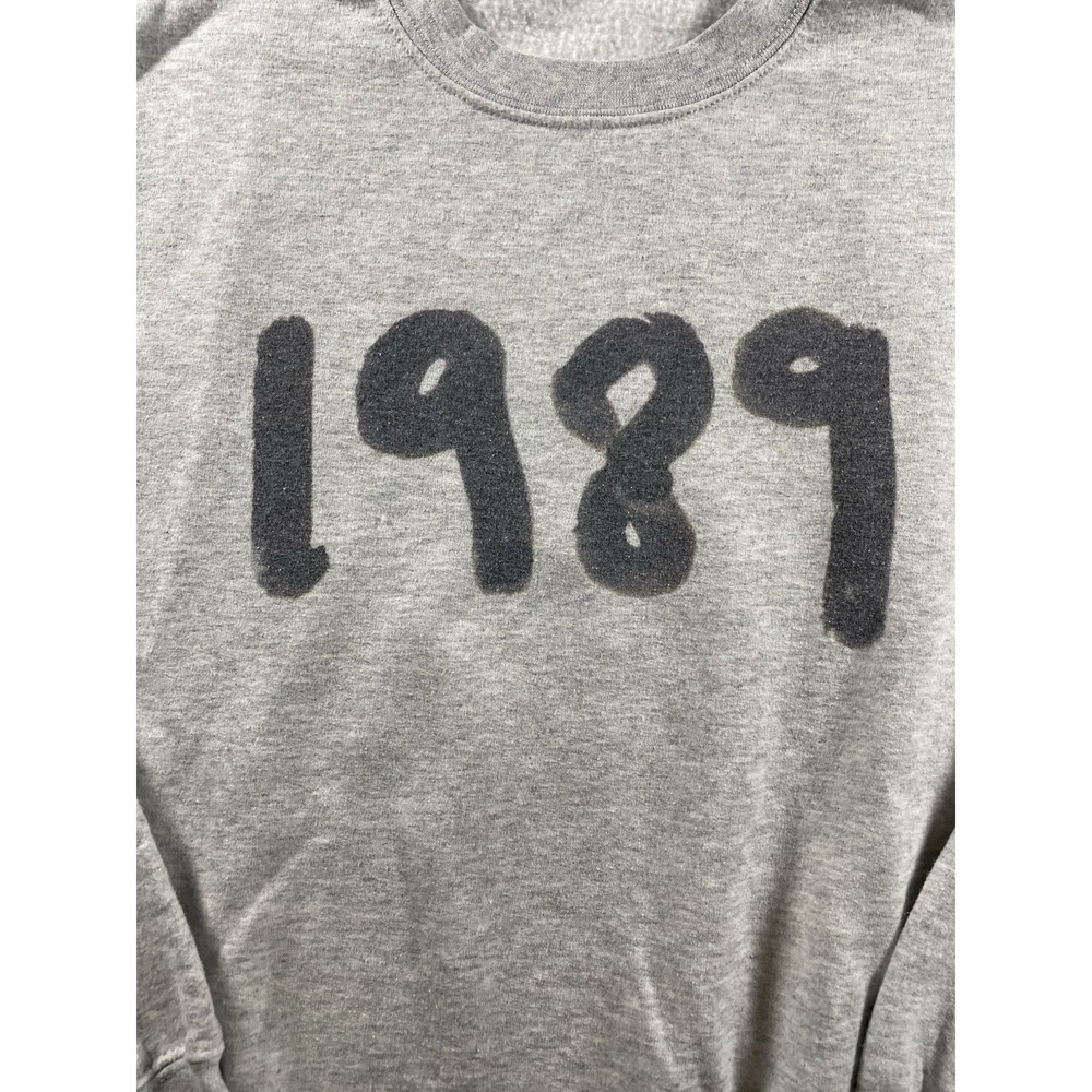 Taylor Swift 1989 (Taylor's Version) Gray Exclusive Crewneck Sz Medium READ - Picture 3 of 12